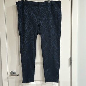 Old Navy women’s jacquard like pixie navy and black pants. Size 18